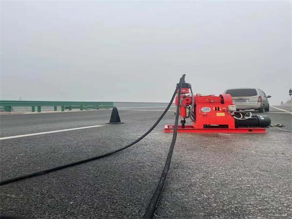 岗巴马路路基路面开裂下沉注浆加固灌浆